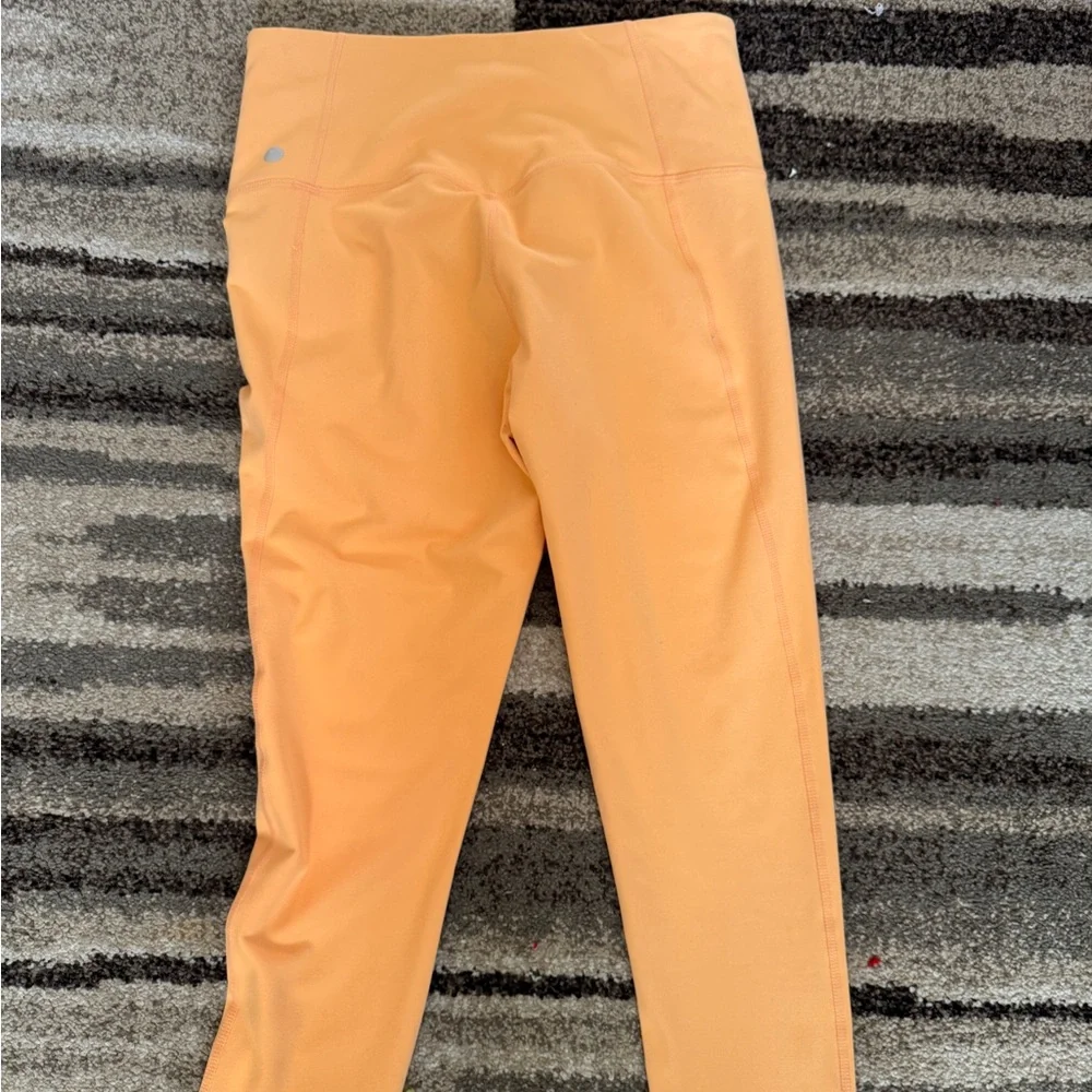 Zella orange‎ Capri’s size medium